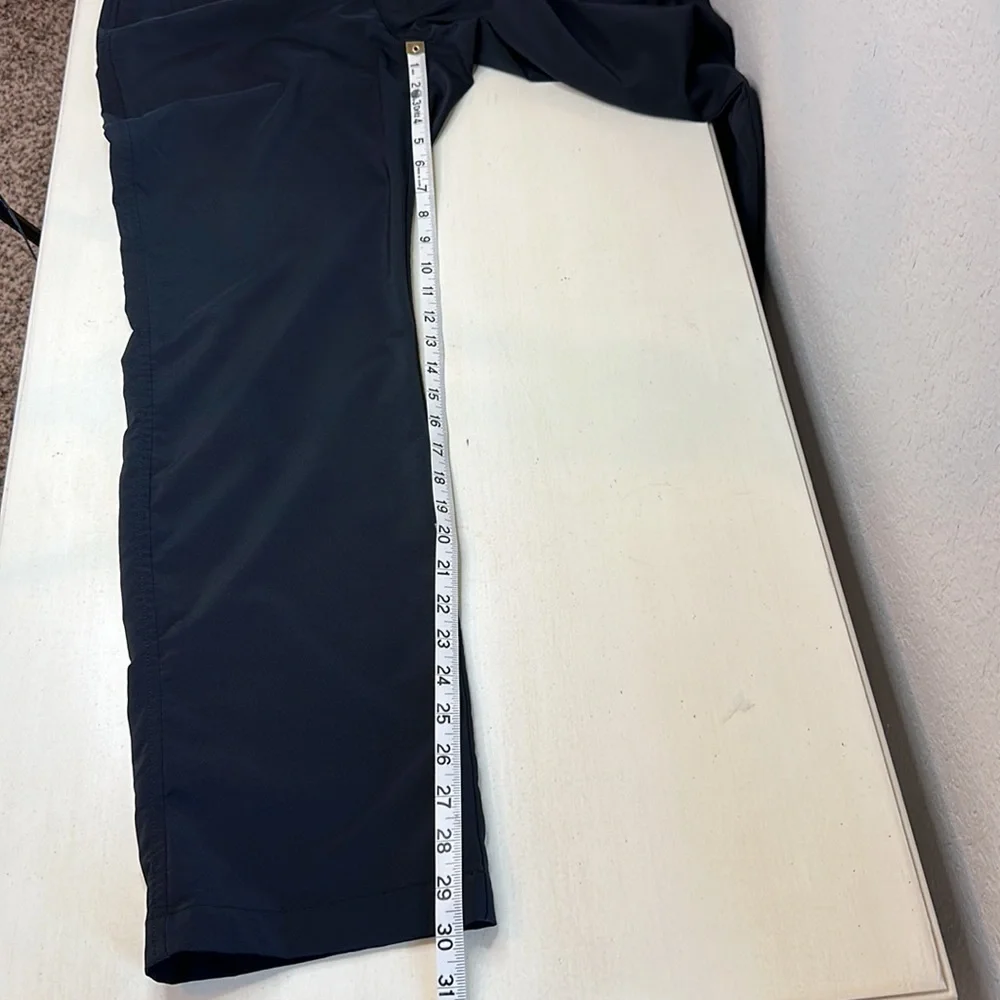 Under Armour Black‎ Lightweight Pants Size 32